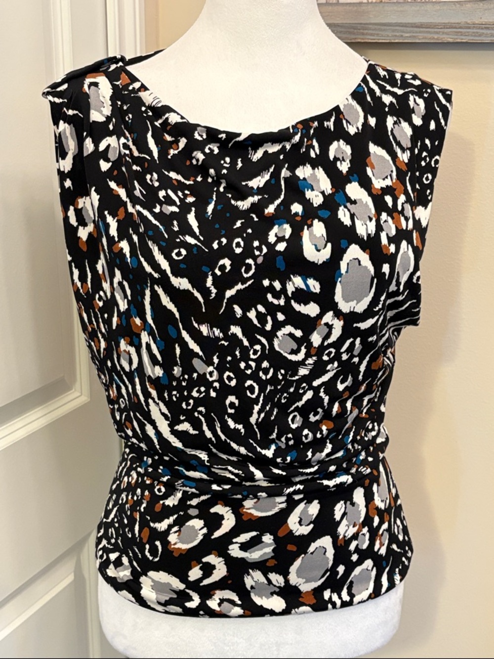 WHBM Sleeveless Blouse XS EUC - Picture 2 of 15